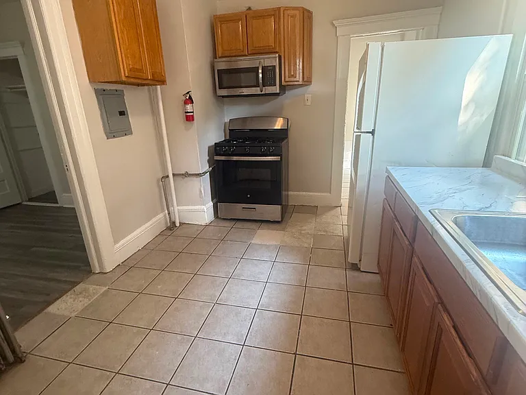 54 Princeton St #2F — Photo 6