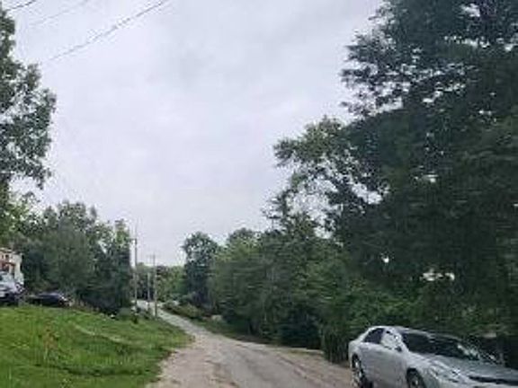 Exterior Neighborhood (street photo)