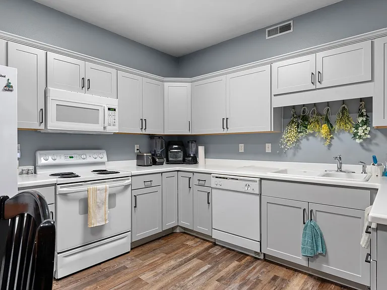 331 N Belmont Pl #235 — Photo 4