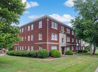 906 W Market St APT B3, Greensboro, NC 27401