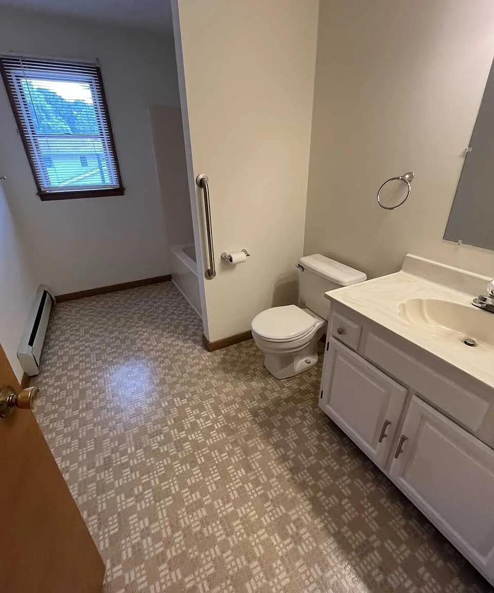 2 bed, 1.5 bath, $1,100 — Photo 4