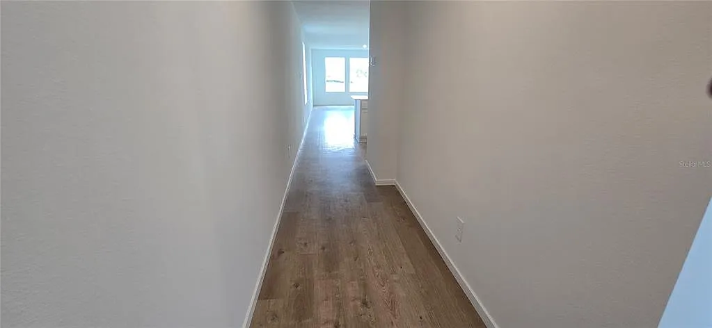 3 bed, 2.0 bath, 1424 sqft, $2,300 — Photo 4