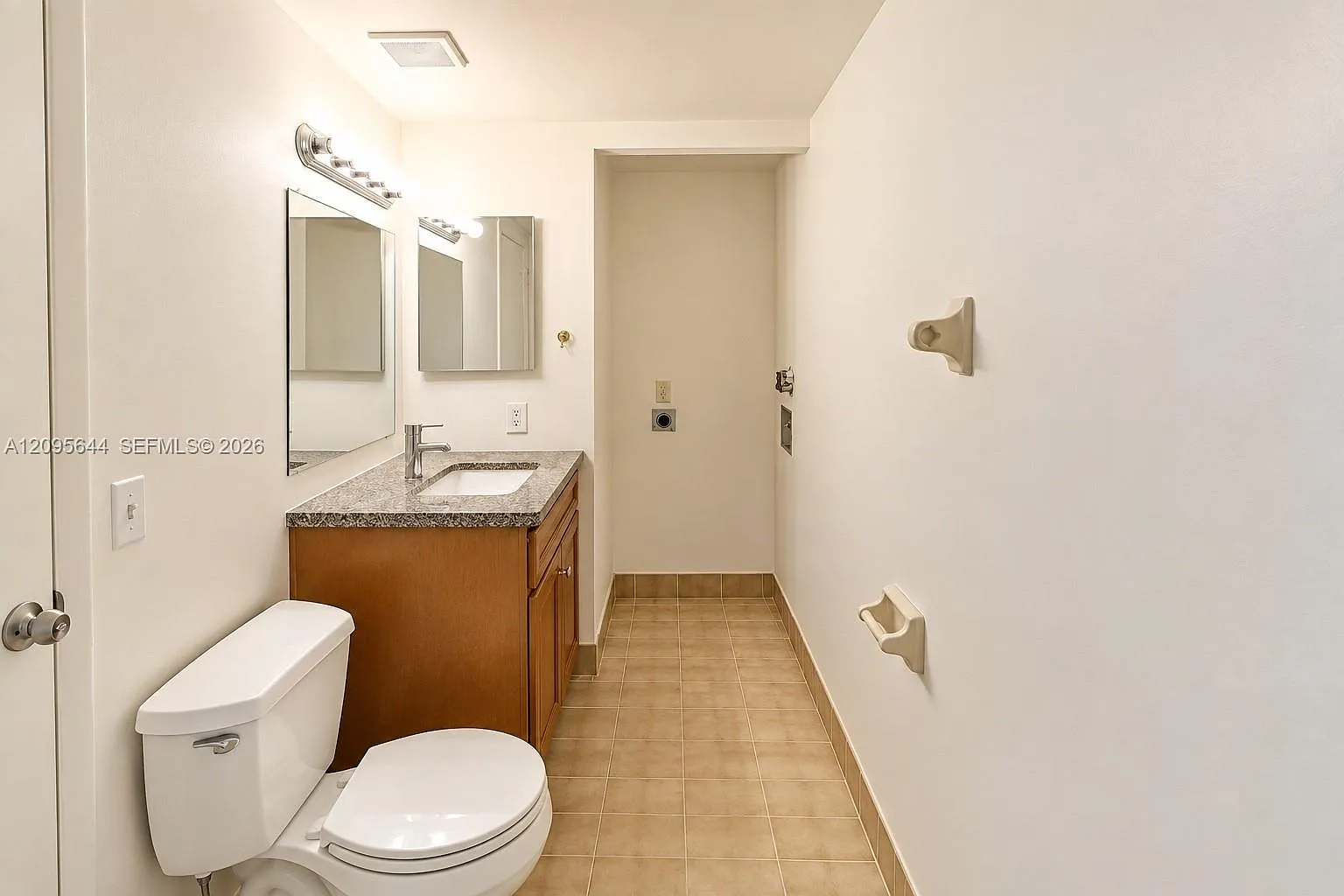 2 bed, 898 sqft, $2,100 — Photo 2