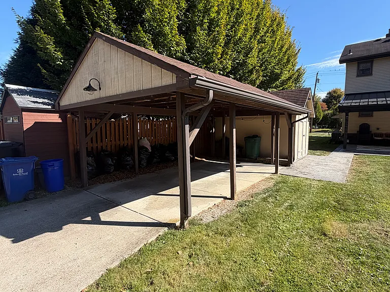 676 Elizabeth St — Photo 30