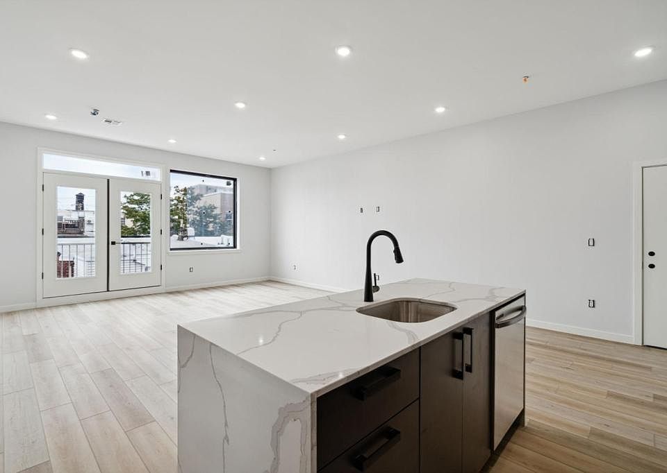 1st image of 1116 E Berks St #409