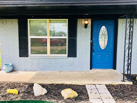 2nd image of 939 Pine Dr