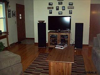 4th image of 813 Smith Cir