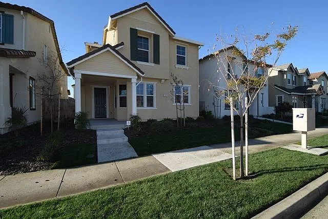 1816 Golden Willow Ave — Photo 1