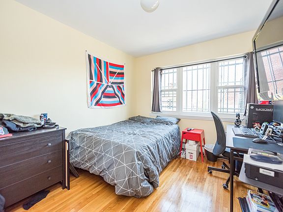 4th image of 20-18 33rd St #1X