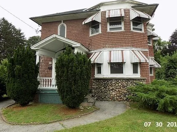 506 Oaklawn Ave, Cranston, RI 02920
