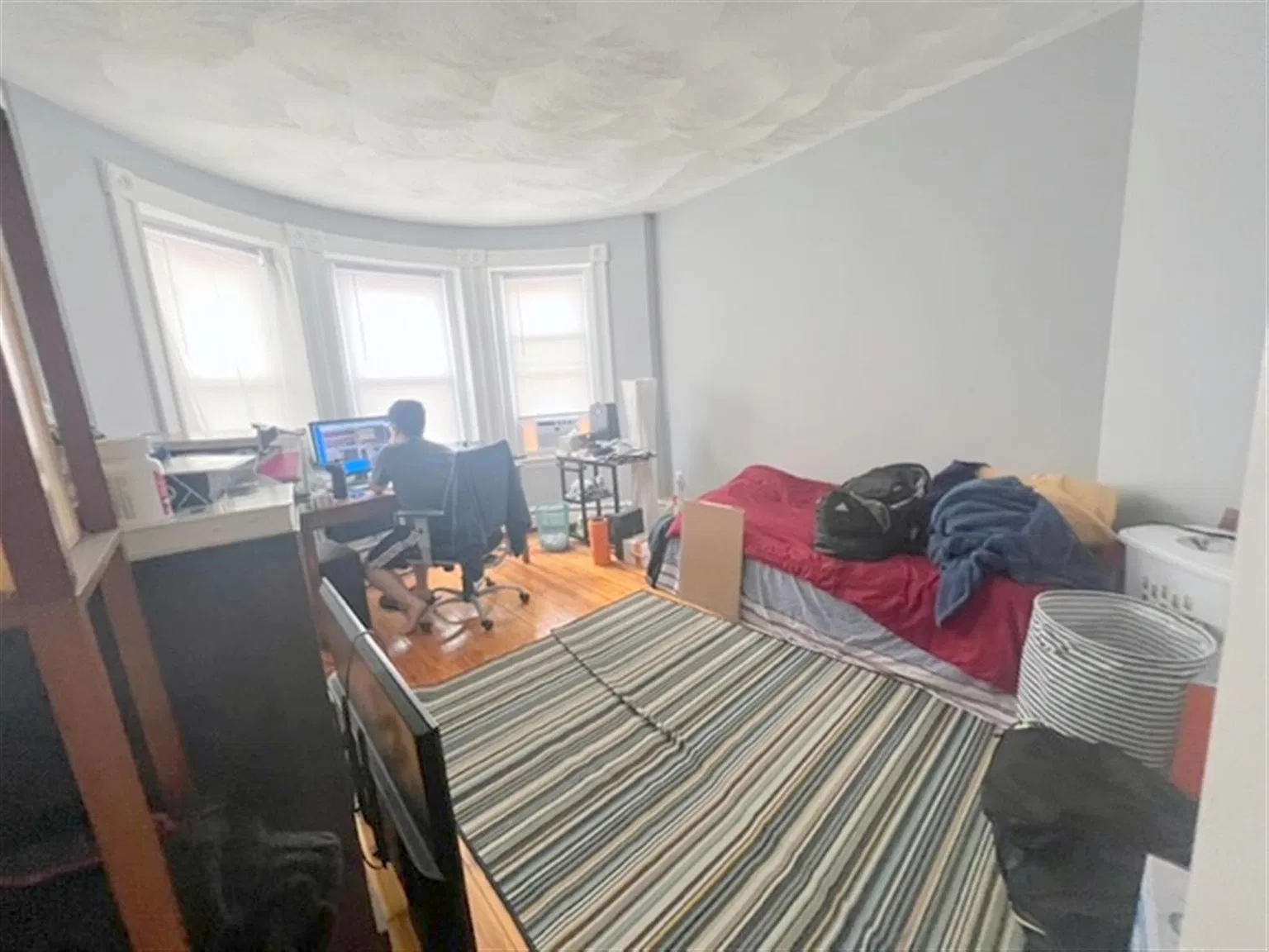 2 bed, 750 sqft, $3,250 — Photo 3