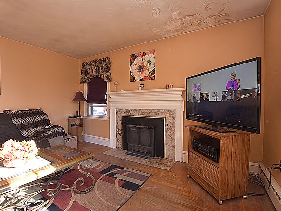 2nd image of 2467 Hartford Ave