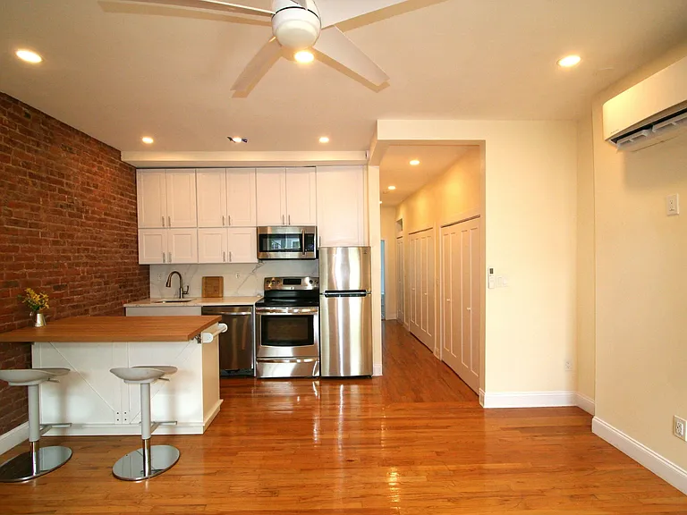 142 Sussex St #3 — Photo 2