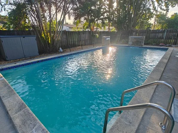 76 NE 170th St, North Miami Beach, FL 33162