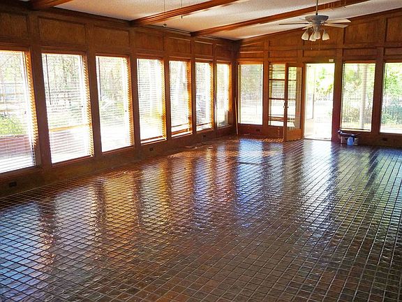 5th image of 15599 Oaklawn Park Dr