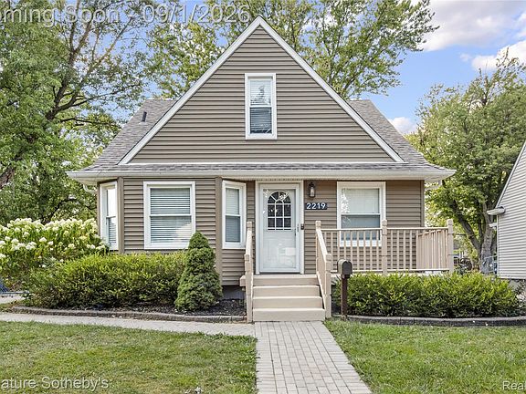 2nd image of 2219 Royal Ave