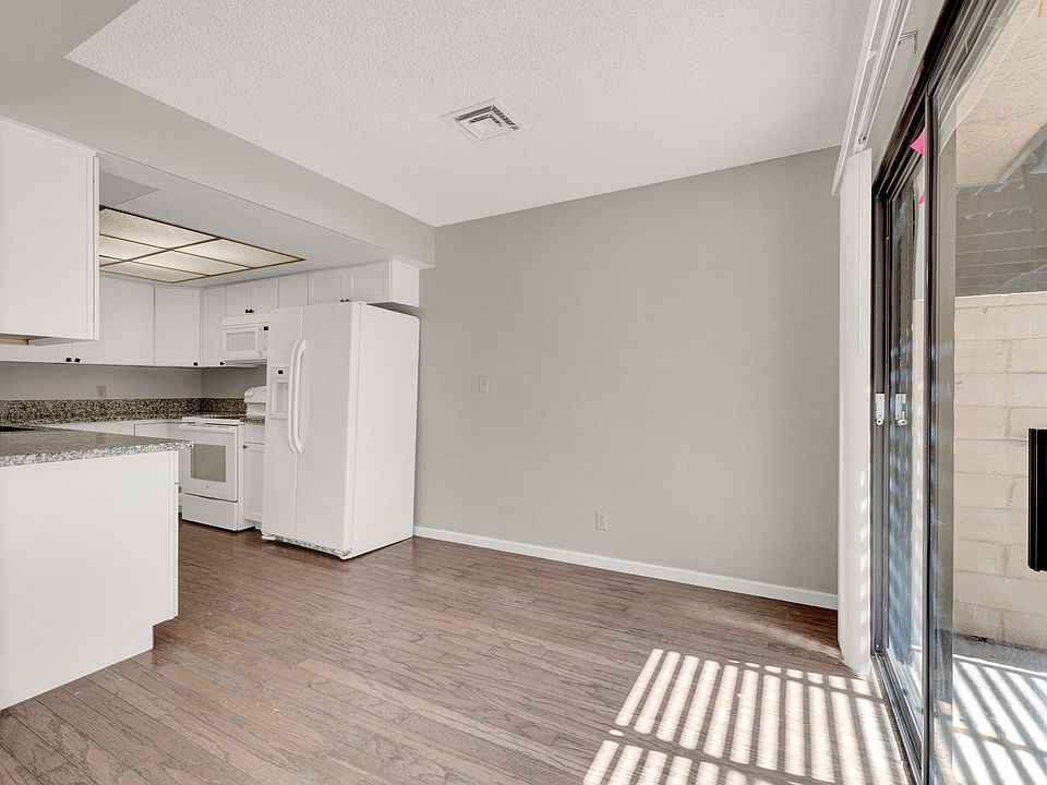#GuardianRealty 6611 SIlverstream A Las Vegas Townhome Rental 3 Bedrooms dining area_09192025