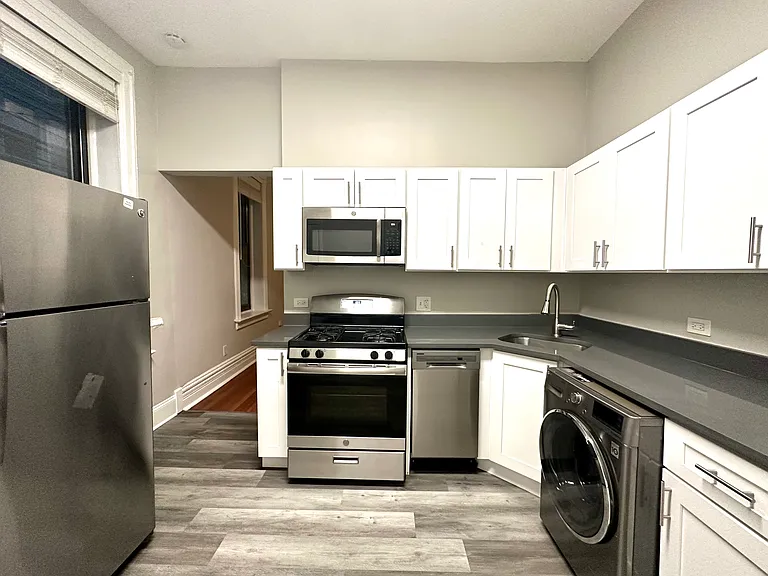 2346 W McLean Ave #1M — Photo 2