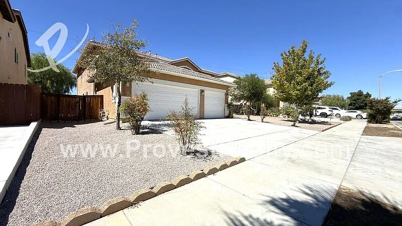5 bed, 2.5 bath, 3317 sqft, $3,500 — Photo 2