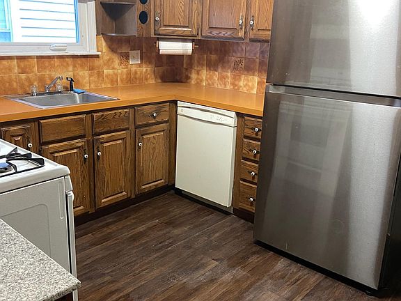 4th image of 85 Crestwood Ave #2