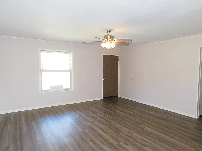 602 E South St #11 — Photo 2