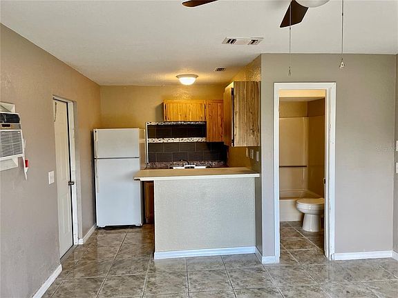 5th image of 797 Lucaya Dr Unit B