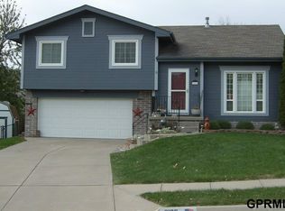 3126 Sheridan Rd, Bellevue, NE 68123