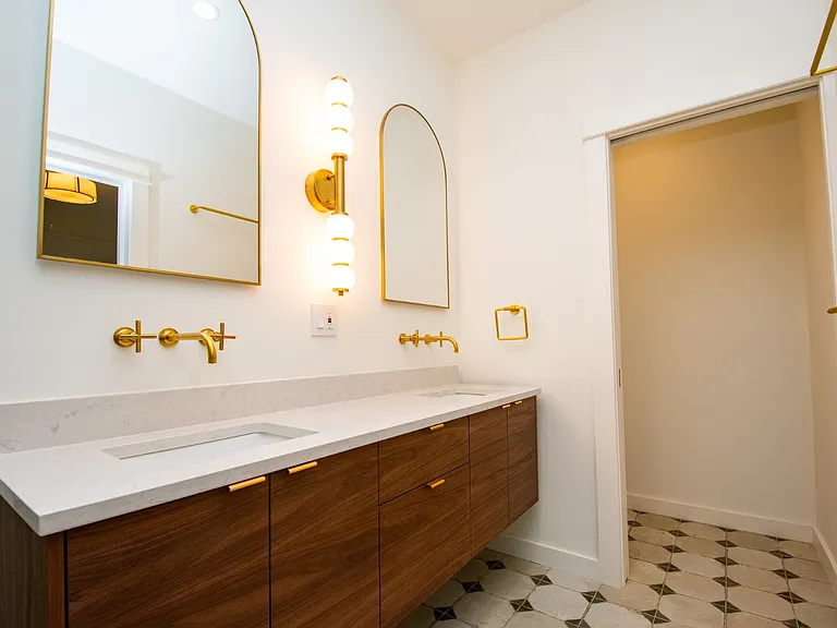 1 Hoffman Ave #C — Photo 15