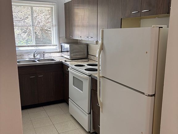 3rd image of 435 Burlington Ave APT 4