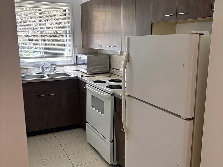 435 Burlington Ave #4 — Photo 3