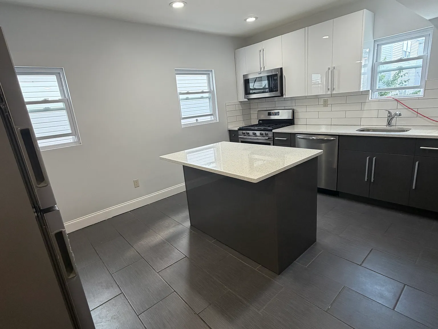 3 bed, $2,100 — Photo 4