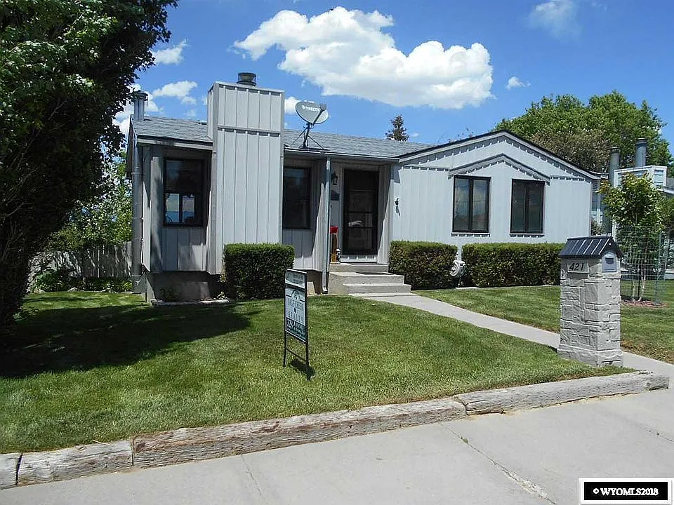 3 bed, 1734 sqft, $1,600 — Photo 1