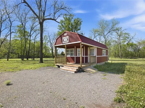 74 3rd St, Moran, KS 66755