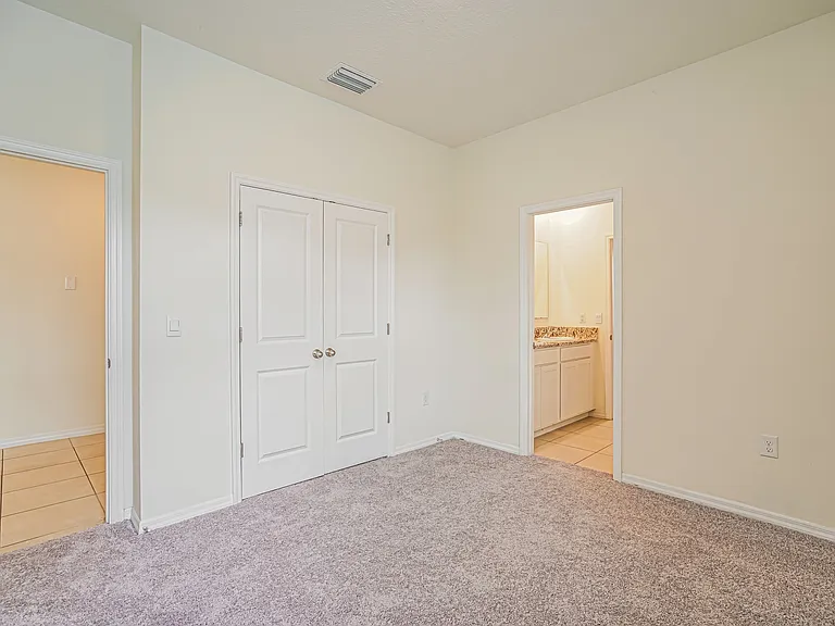 796 SE 66th Ter — Photo 10