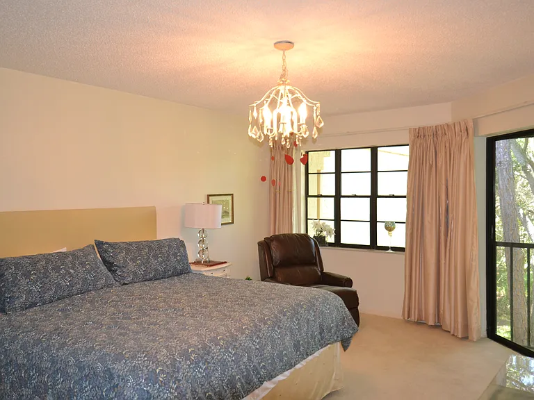 112 Lindsay Ln — Photo 49