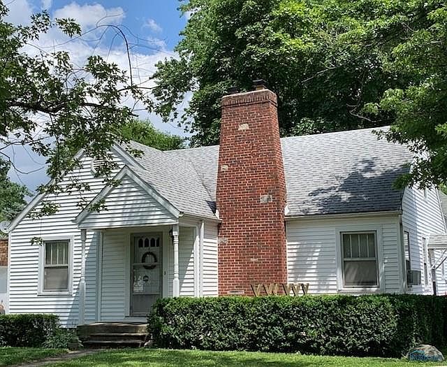 1st image of 412 Oak St