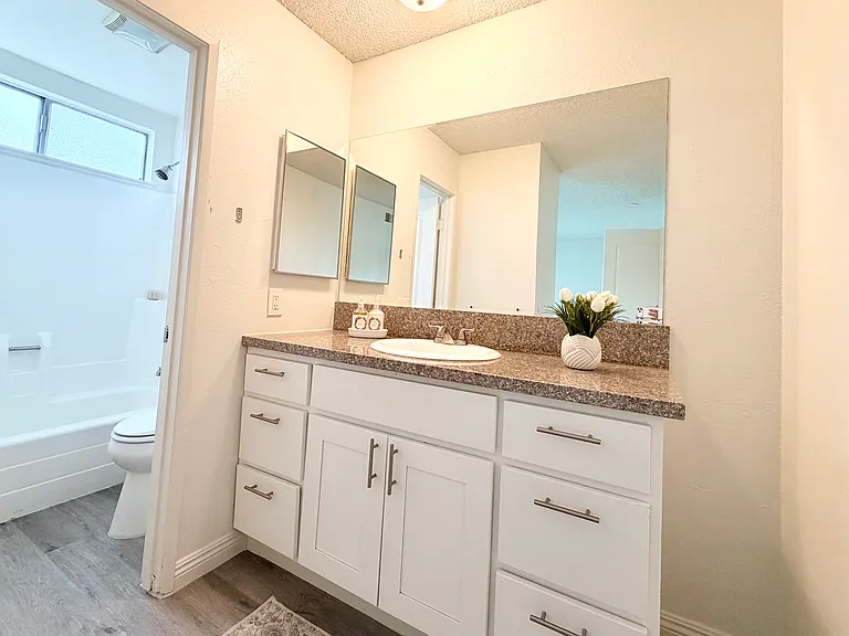 Wildwood Apartments — Photo 13