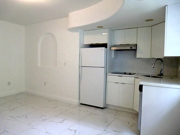 5th image of 901 Euclid Ave APT 6
