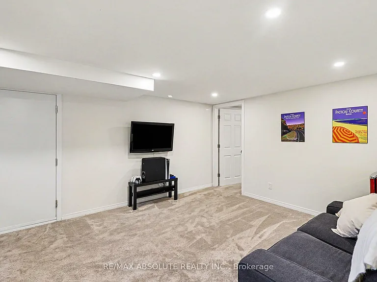 805 Smyth Rd — Photo 24