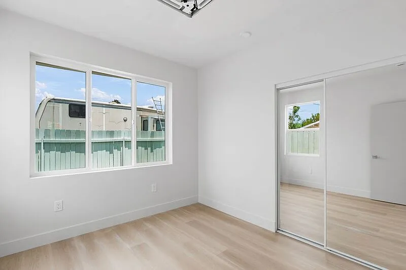 3 bed, 3.0 bath, 922 sqft, $4,500 — Photo 4