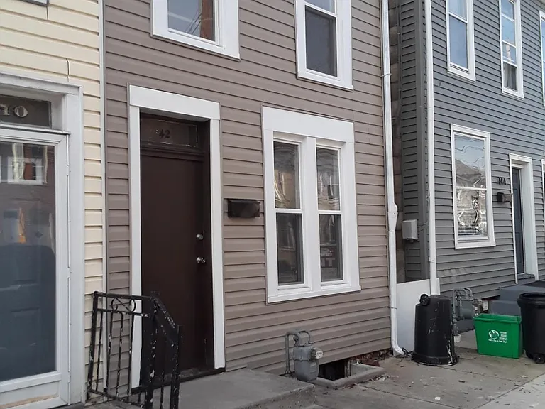 N Newberry St — Photo 1
