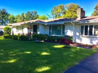 272 Meadowdale Dr, Rochester, NY 14624