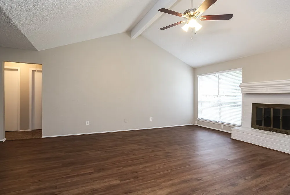 4 bed, 2.0 bath, 1606 sqft, $1,905 — Photo 3