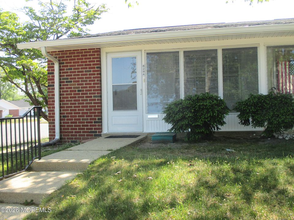 1st image of 829A Balmoral Ct #1001