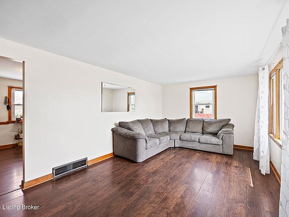 4th image of 2403 Omaha Ln
