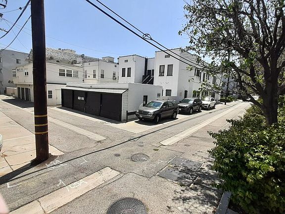 5th image of 120 S Elm Dr