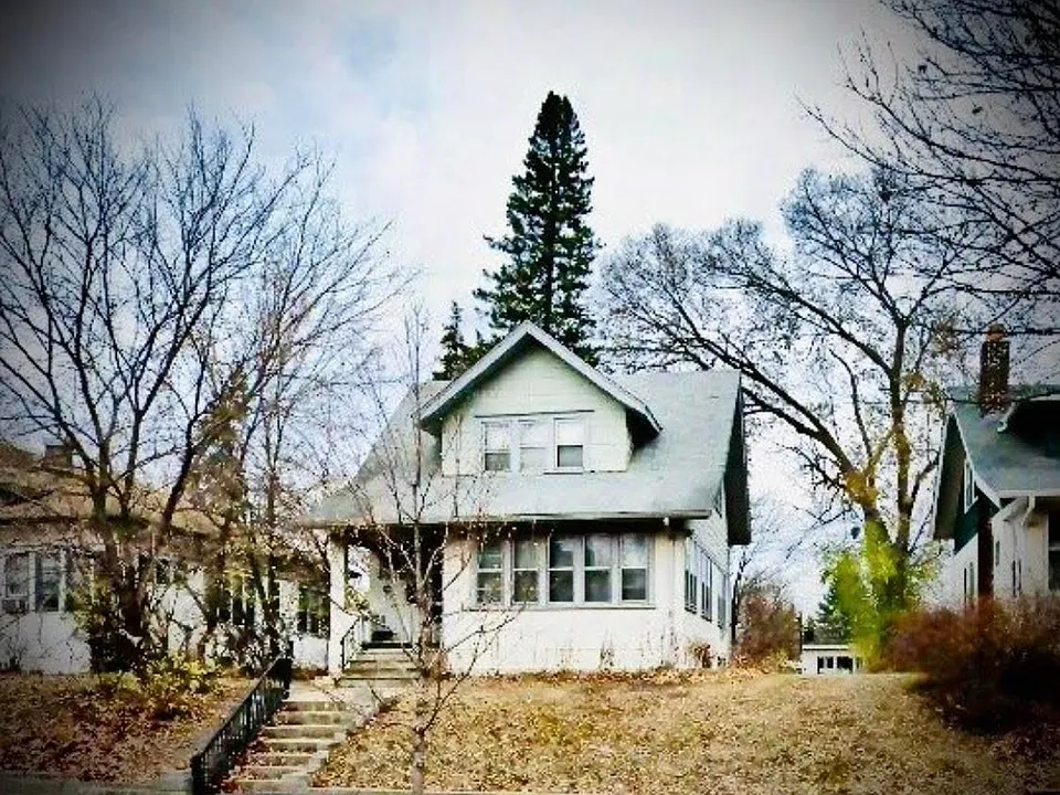 1957 Grand Ave