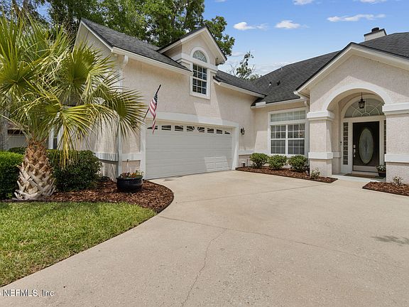 4th image of 405 CHIPLEY Place W