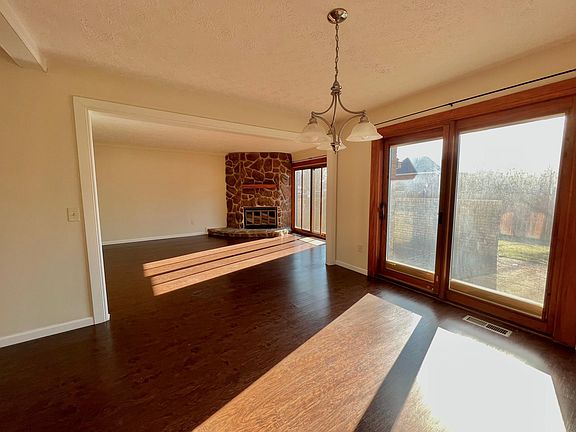 4th image of 3850 Sawbridge Dr Unit 23