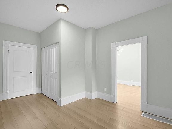 4th image of 1046 E Rich St